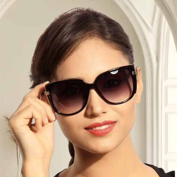 Meet your Posher! When you buy from this closet, you are supporting someone's... - Picture 2 of 5